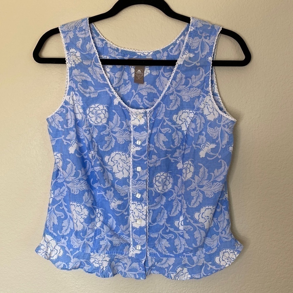 Studio by Valerie Stevens tank top medium button down blue white floral lace